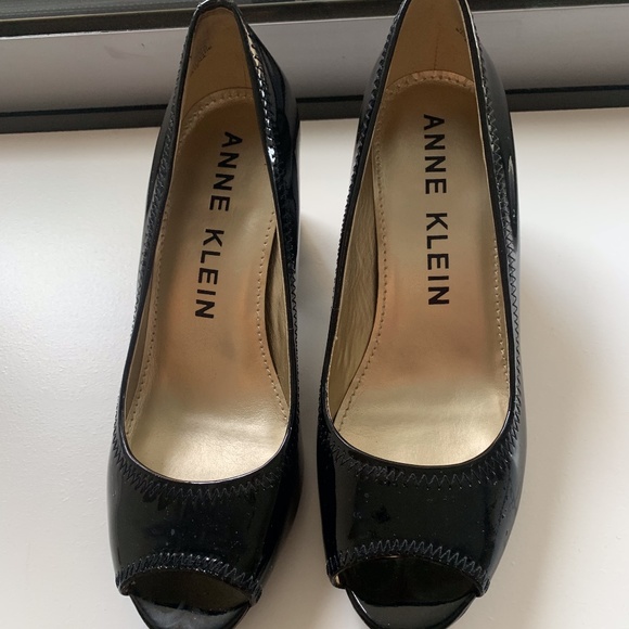 Anne Klein Patent Peep-Toe Pump -Perfect Condition - Picture 1 of 4